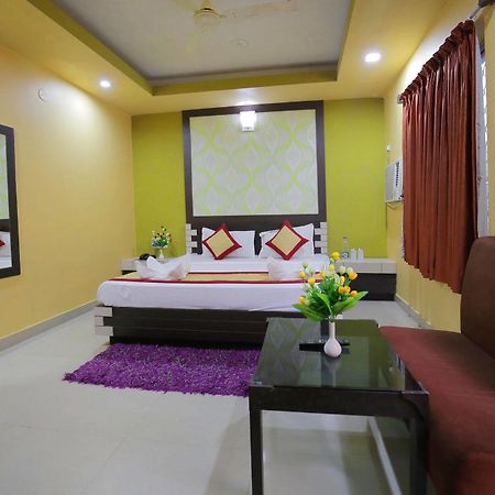 Hotel Pushpak Bhubaneswar Buitenkant foto