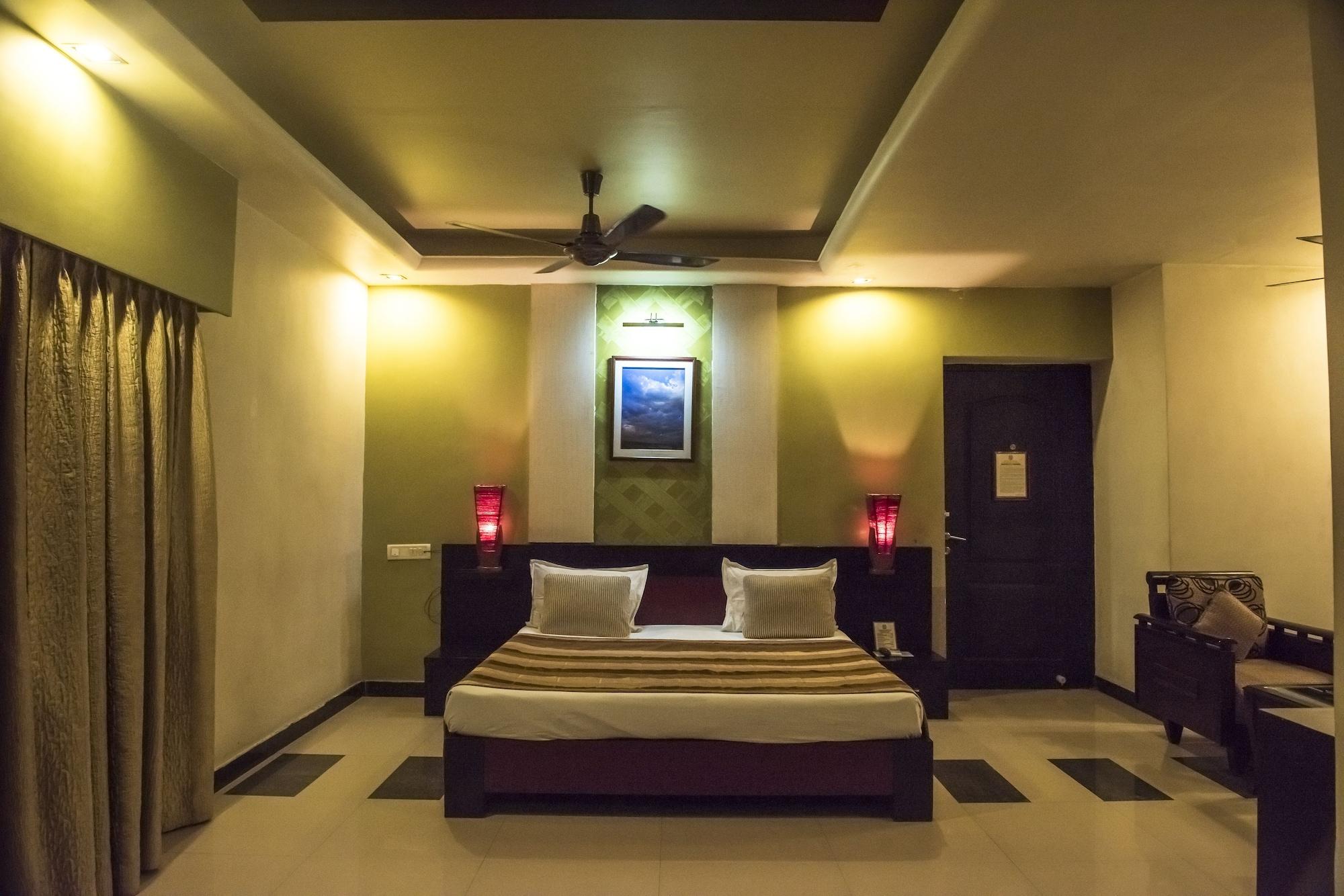Hotel Pushpak Bhubaneswar Buitenkant foto
