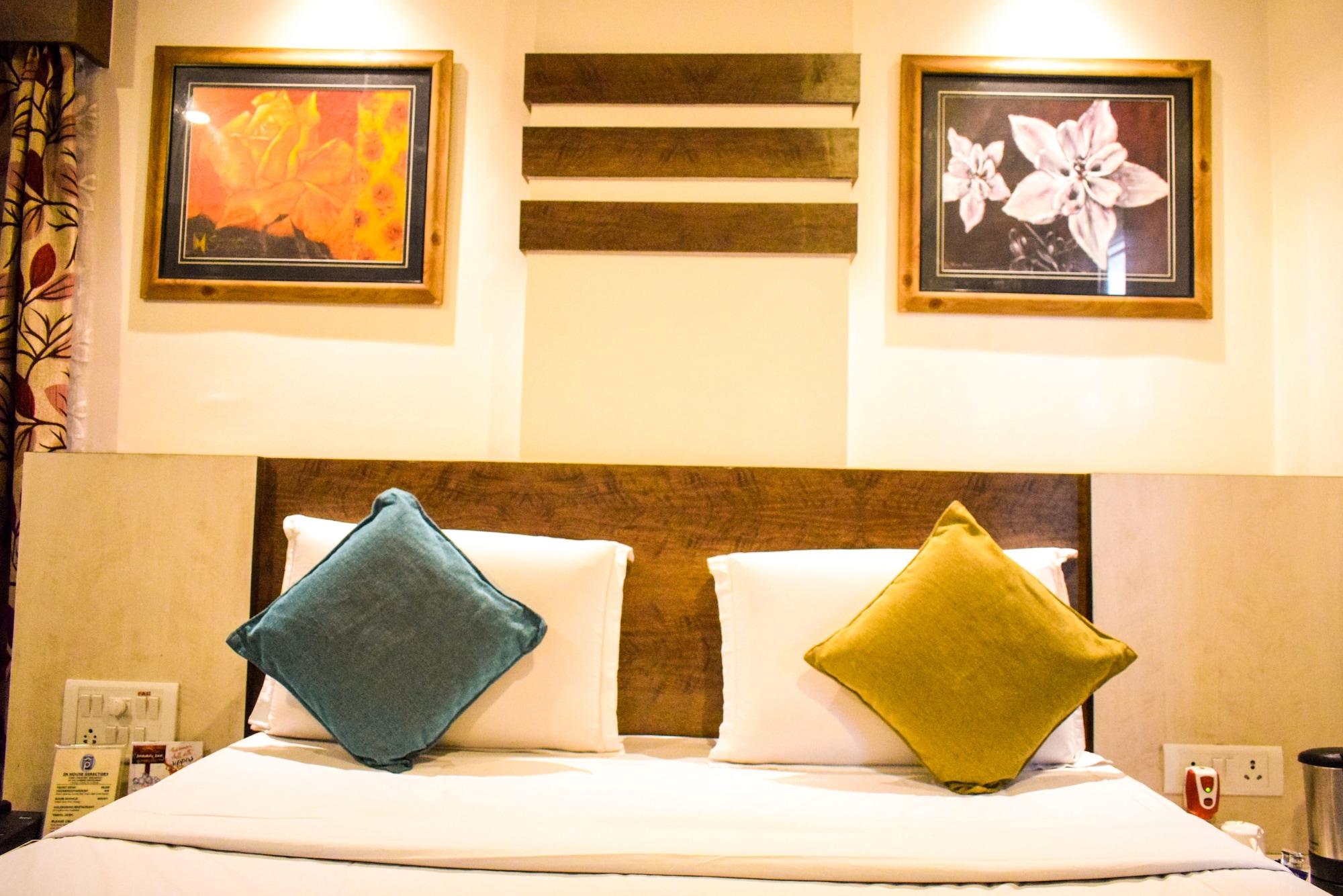 Hotel Pushpak Bhubaneswar Buitenkant foto