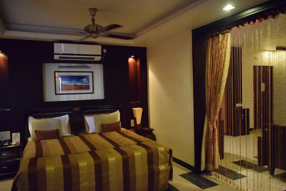 Hotel Pushpak Bhubaneswar Buitenkant foto