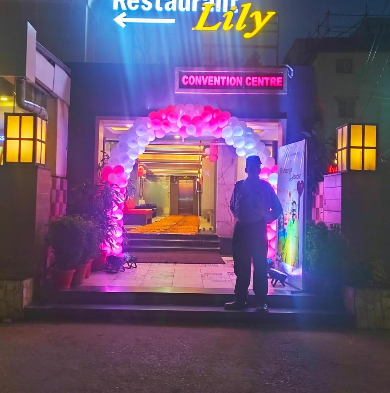 Hotel Pushpak Bhubaneswar Buitenkant foto