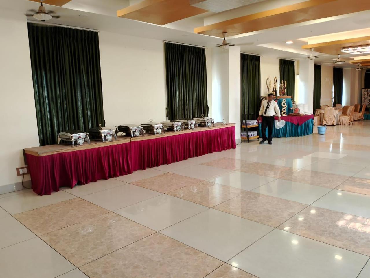 Hotel Pushpak Bhubaneswar Buitenkant foto