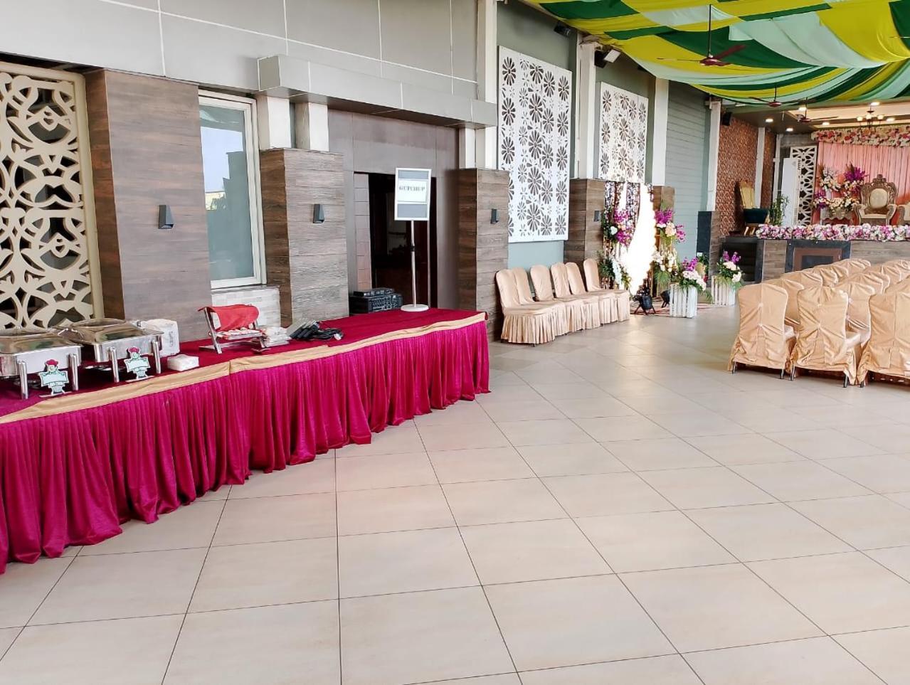 Hotel Pushpak Bhubaneswar Buitenkant foto
