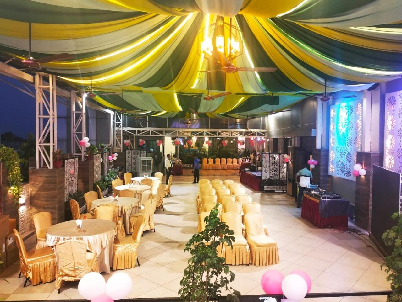 Hotel Pushpak Bhubaneswar Buitenkant foto