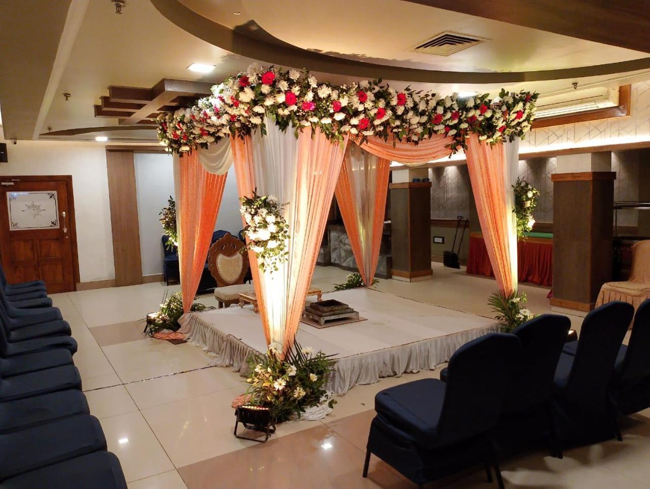 Hotel Pushpak Bhubaneswar Buitenkant foto