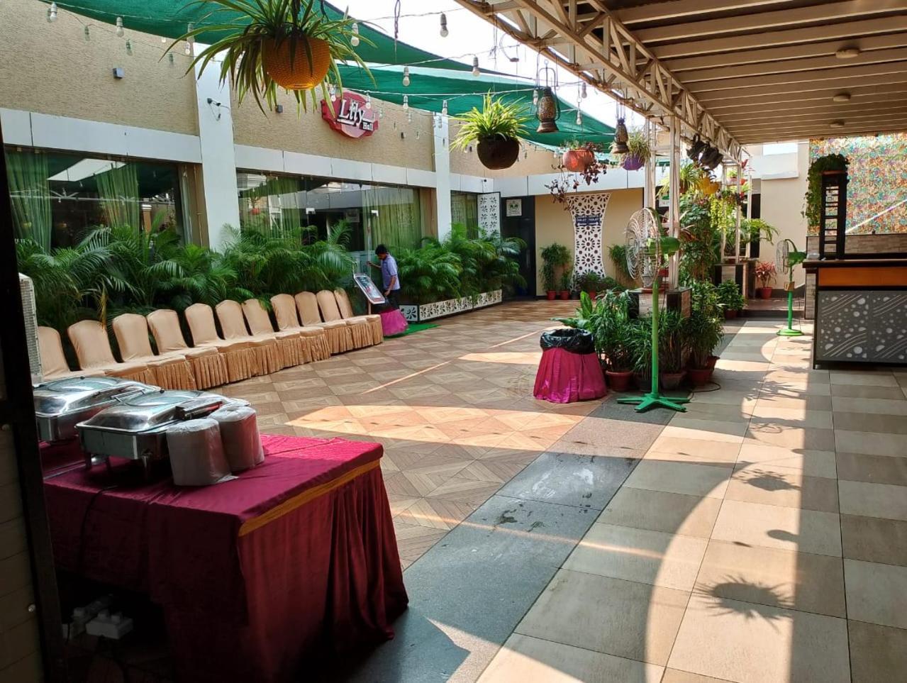Hotel Pushpak Bhubaneswar Buitenkant foto