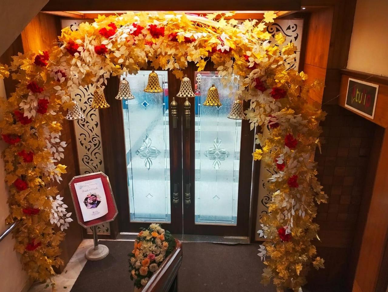 Hotel Pushpak Bhubaneswar Buitenkant foto