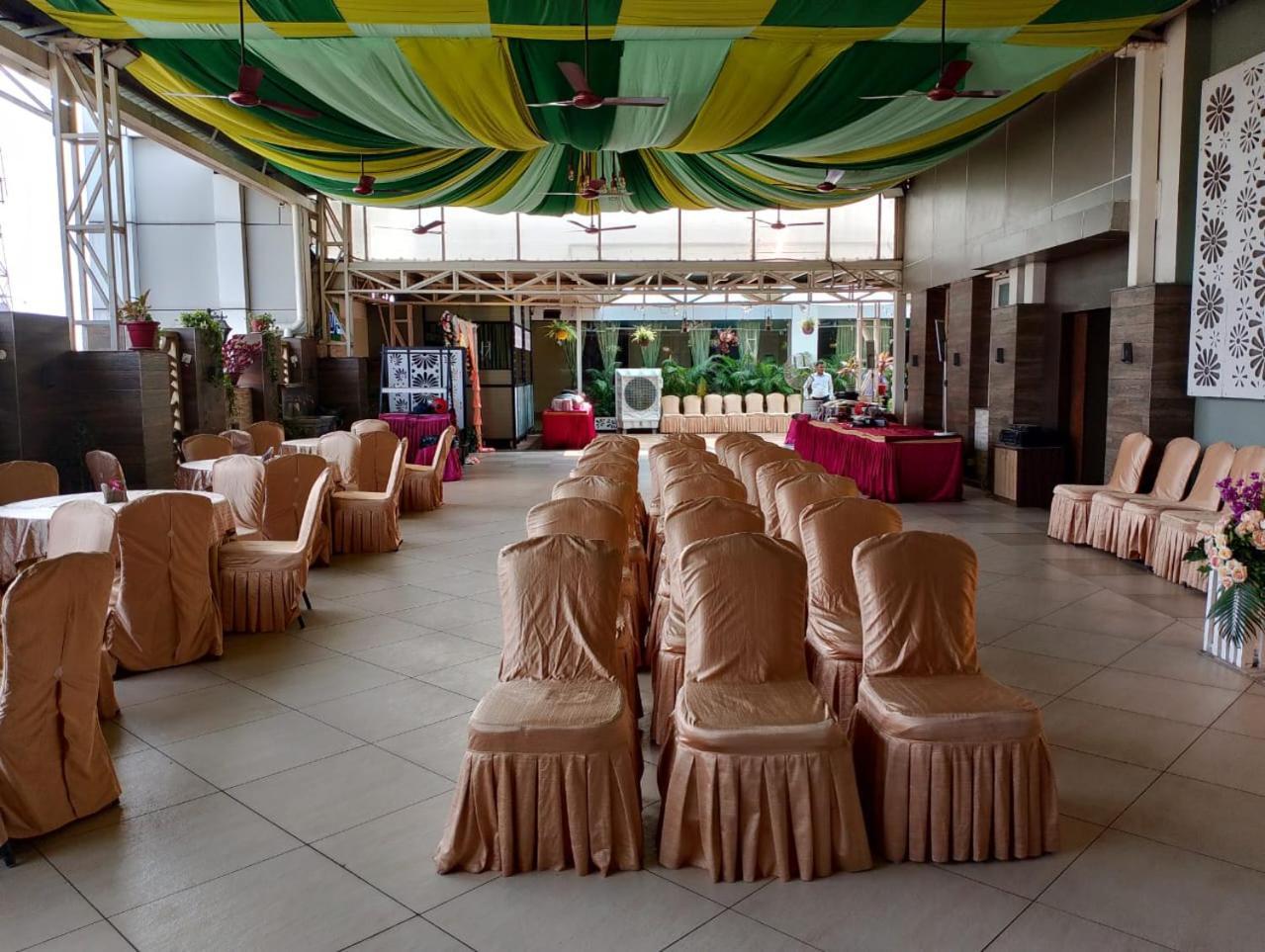 Hotel Pushpak Bhubaneswar Buitenkant foto