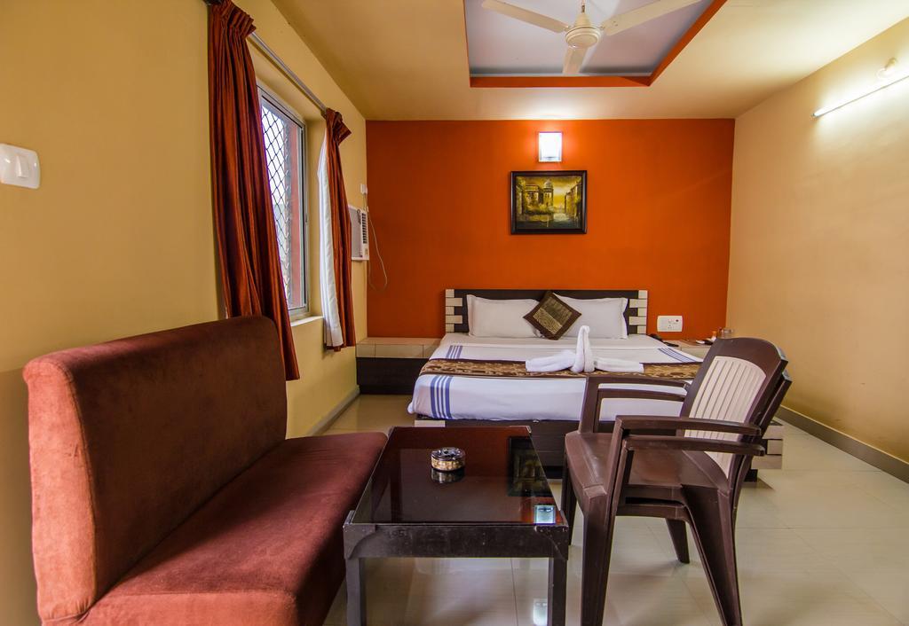Hotel Pushpak Bhubaneswar Buitenkant foto