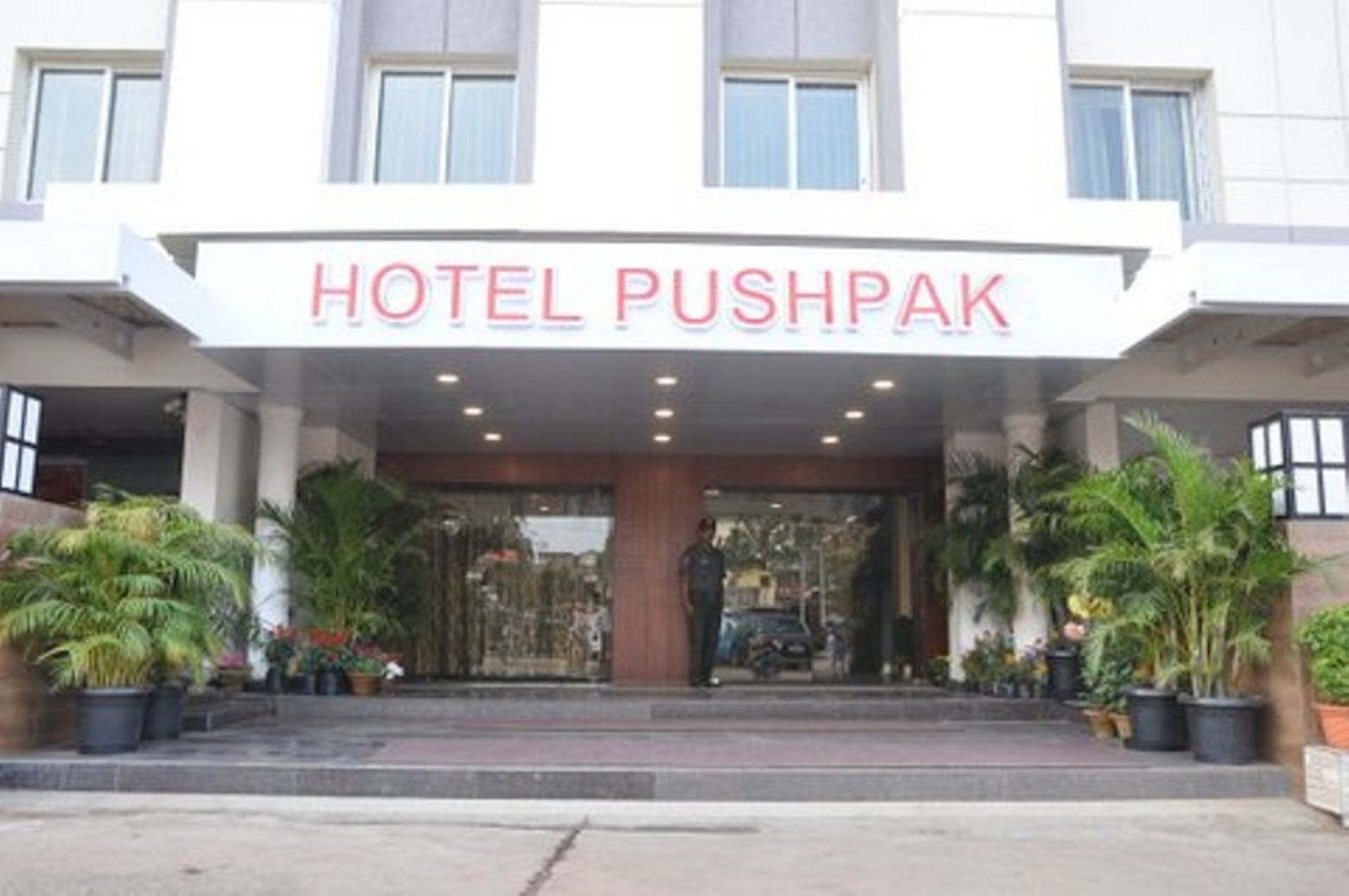 Hotel Pushpak Bhubaneswar Buitenkant foto